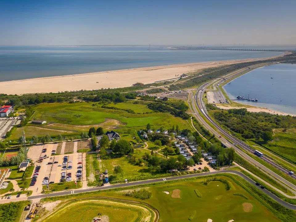 brede stranden van vrouwenpolder