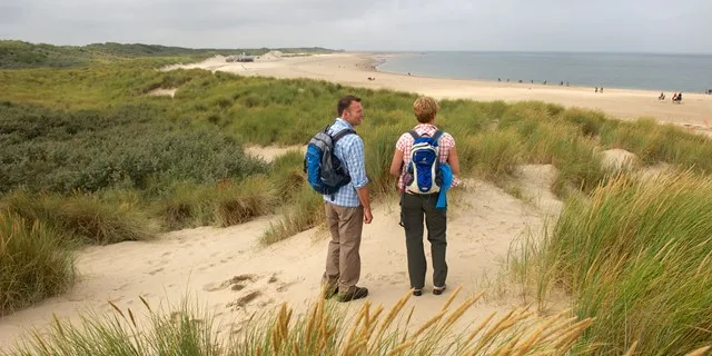 Wandelen door de duinen
